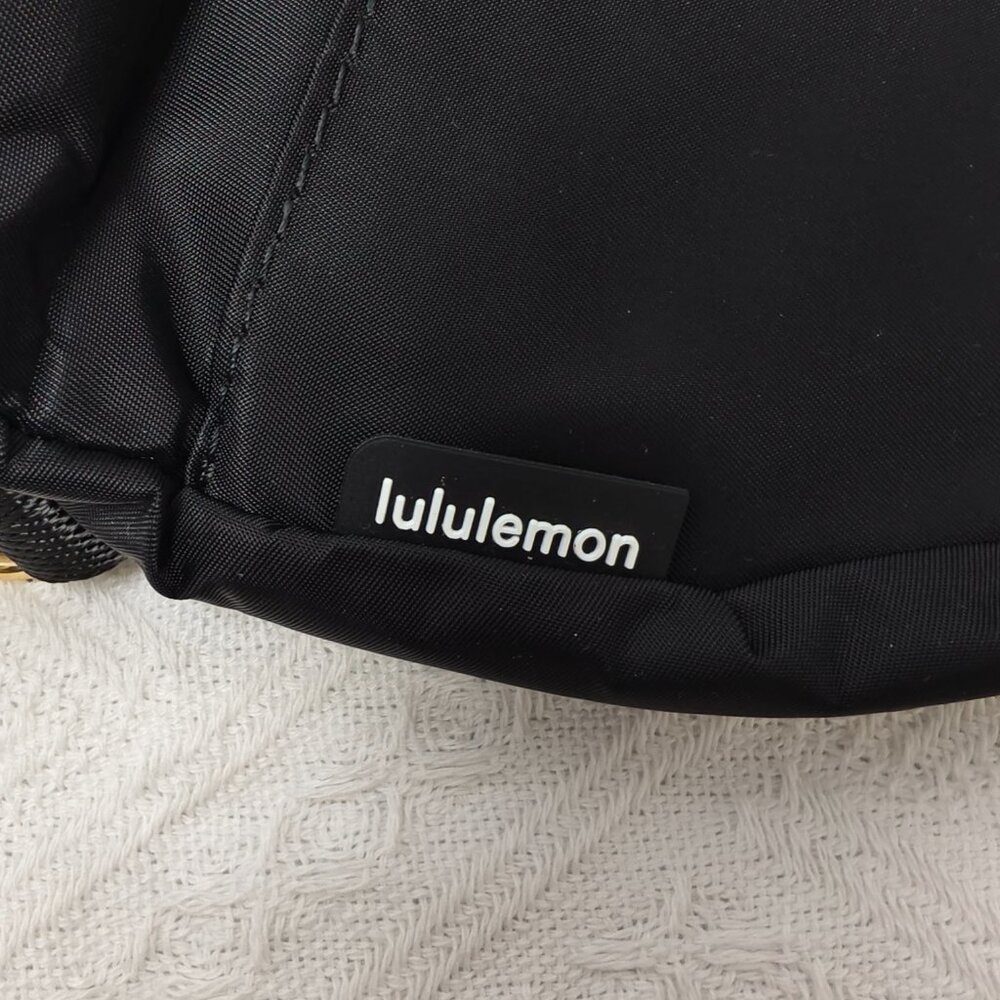 🏄🏻♀️Lululemon All Night Festival Bag 2L - Black Compact Crossbody - Picture 6 of 8